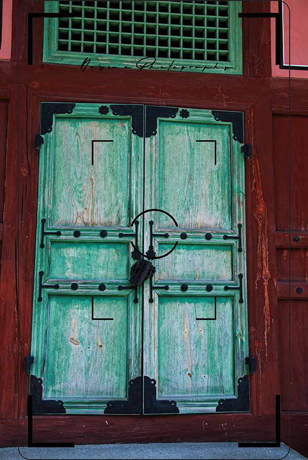 a green door in a red frame at Gyeongbokgung in Seoul 