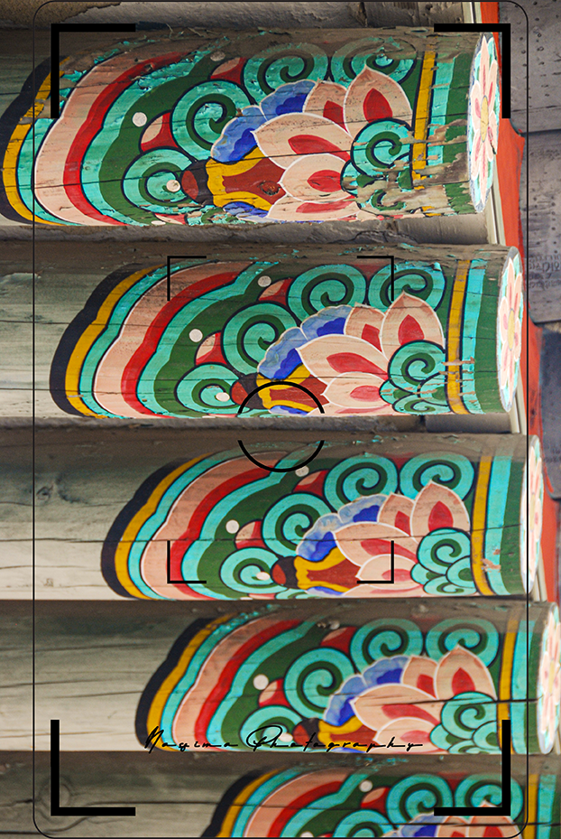 colored wooden roof poles at Gyeongbokgung palace in Seoul