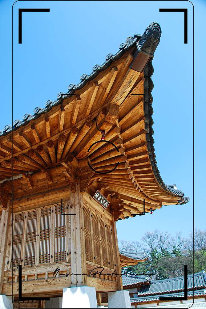 a wooden roof of a house at Gyeongbokgung, seoul, south korea